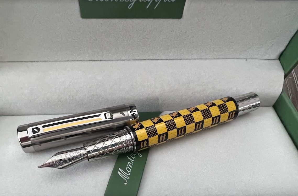 Harry Potter Penna Ufficiale Hufflepuff - Gialla Con Inchiostro Blu, 14 Cm - 4